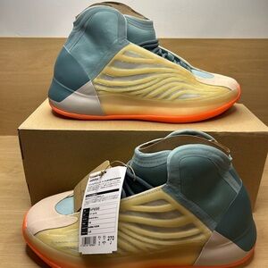 NEW adidas Yeezy Quantum 'Hi-Res Coral' HP6595 - Mens 9